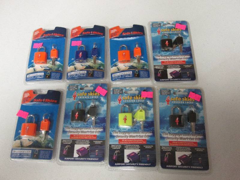 Lot of 8 luggage locks...