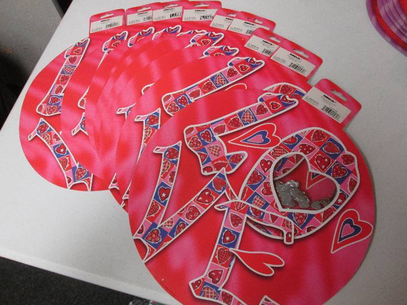 Lot of 9 Valentine decorations...