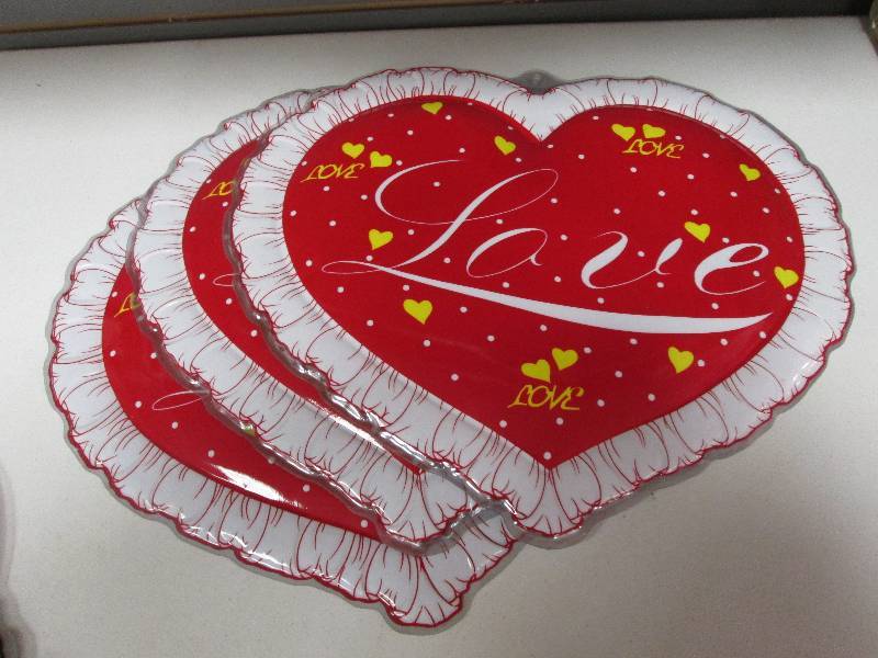 Lot of 10 plastic Valentine decorat...