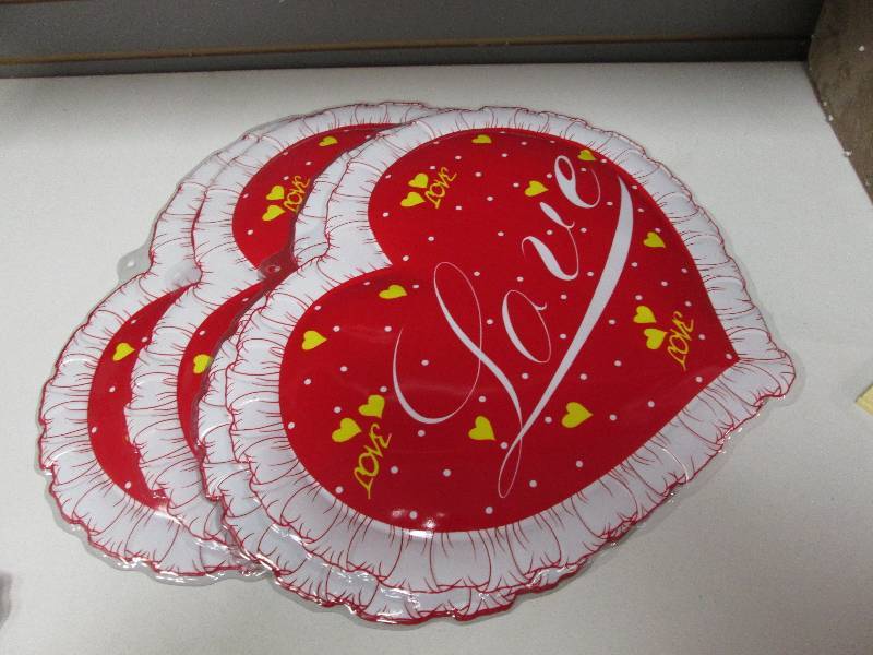 Lot of 10 plastic Valentine decorat...
