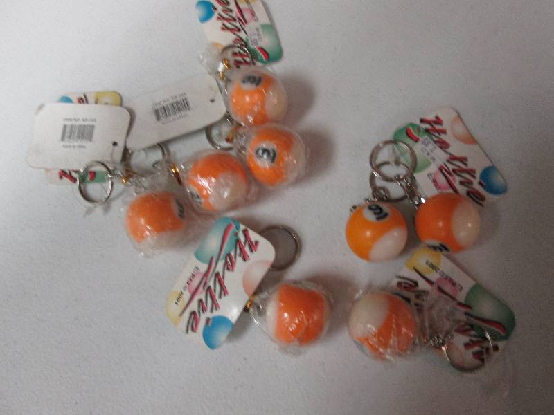Lot of 8 pool ball keychains...