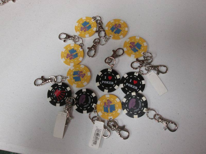Lot of 11 assorted colors poker chi...