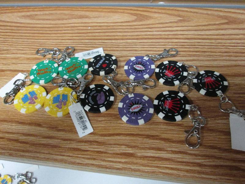 Lot of 11 assorted colors poker chi...