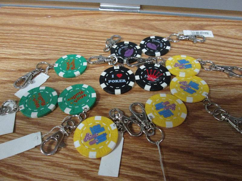 Lot of 11 assorted colors poker chi...