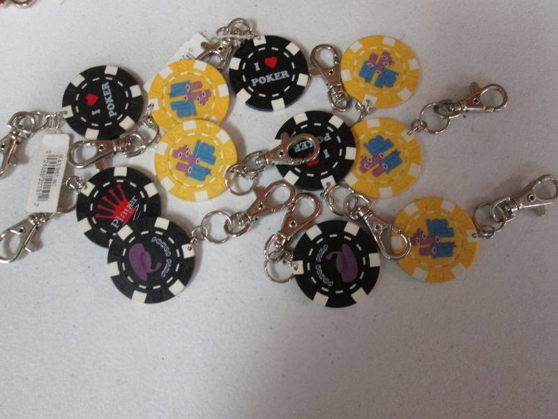 Lot of 11 assorted colors poker chi...