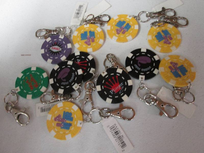 Lot of 11 assorted colors poker chi...