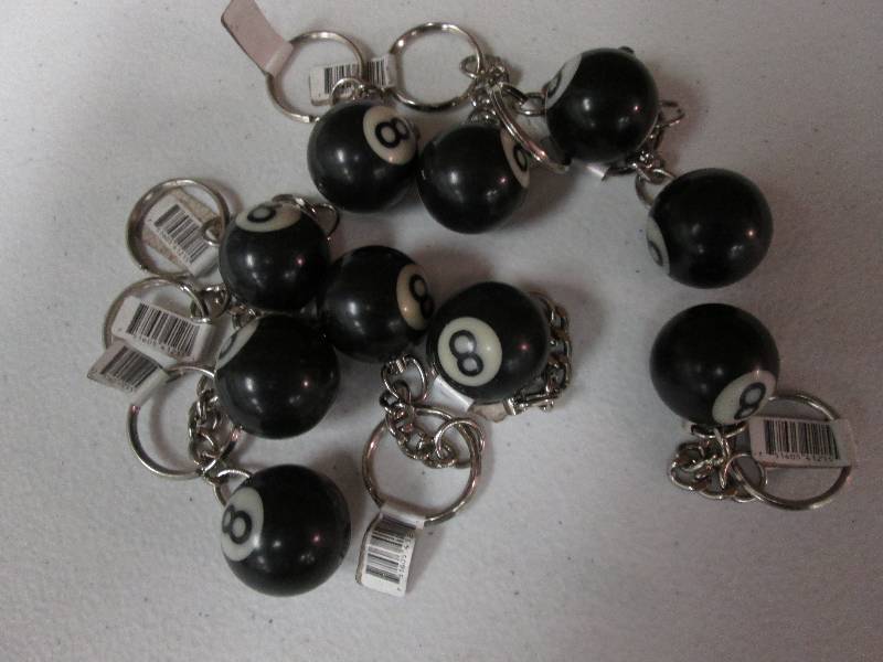 Lot of 10 8 ball keychains  ...