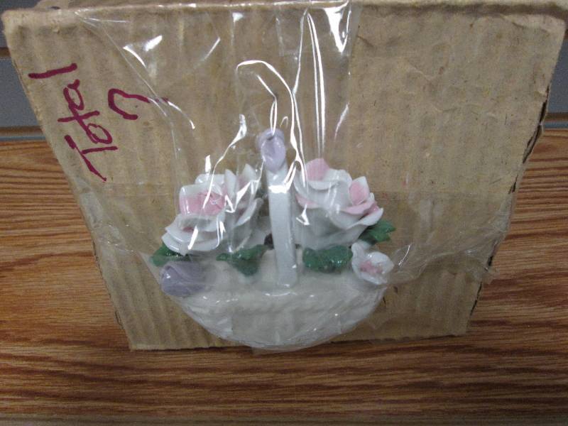 Lot of 7 ceramic flower baskets...