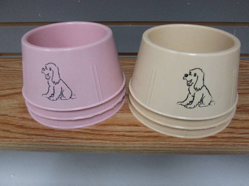 Lot of 6 plastic dog dishes...