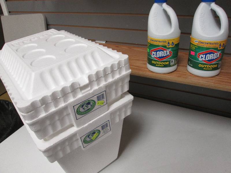 Lot of 2 syro foam coolers with 2 c...