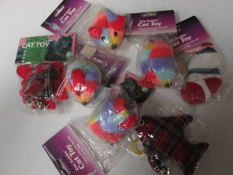 Lot of 7 cat toys...
