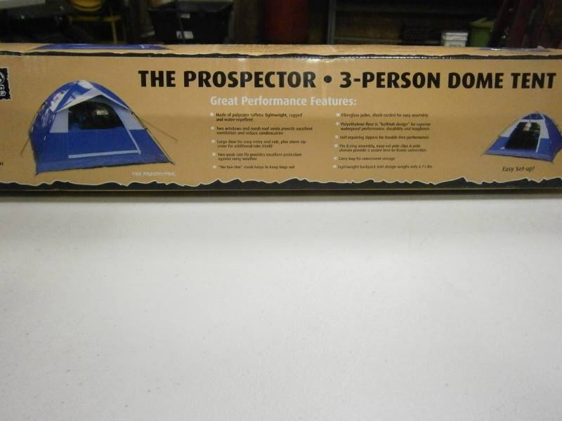 lot 2 image: 3 Person Dome Tent