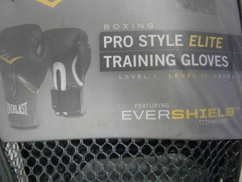lot 64 image: 16 oz Training Gloves