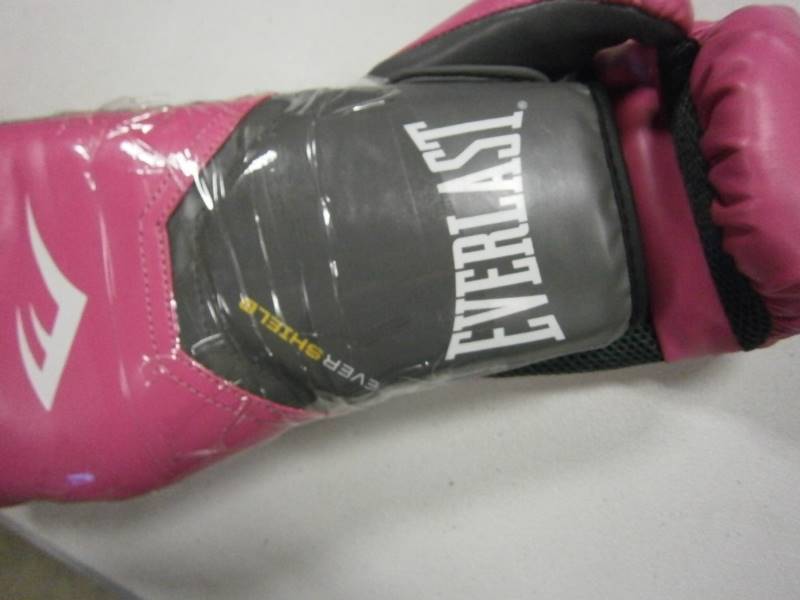 lot 66 image: Training Gloves