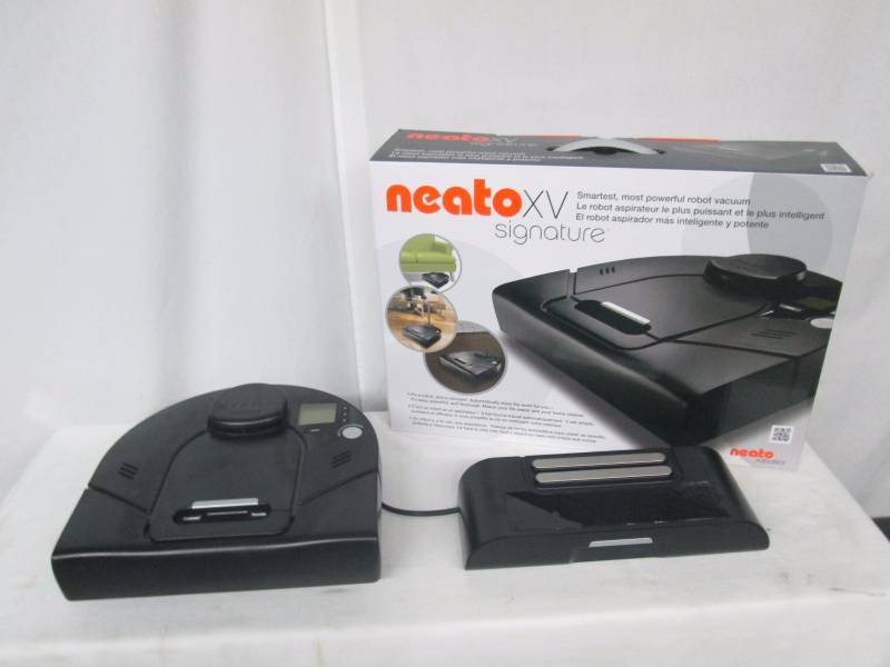 Neato Robotics XV Signature Robotic Vacuum