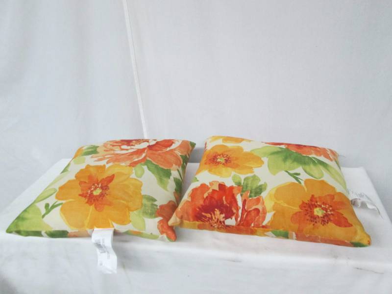 16 Muree IndoorOutdoor Pillows