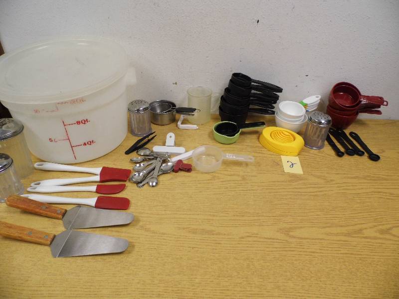 12 Quart Cambro Container wMisc