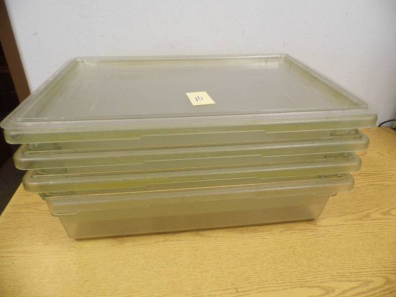 4 RubbermaidCambro Totes wLid