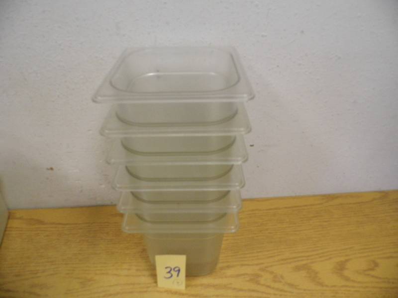 6 Cambro Containers