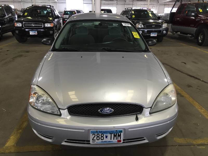 2005 Ford Taurus SE