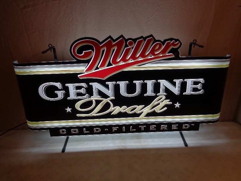 lot 3 image: Miller Genuine Draft Lighted Beer Sign