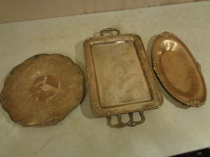 lot 50 image: Vintage Trays