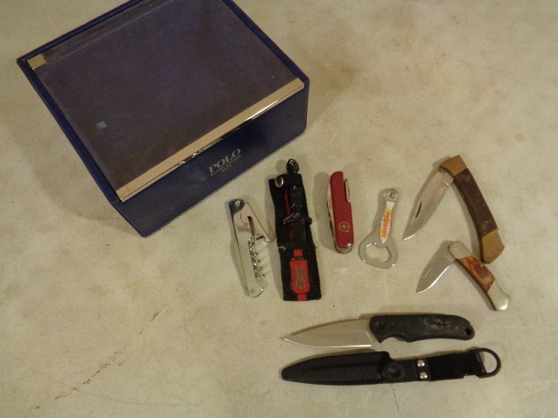 lot 57 image: Assorted Knives