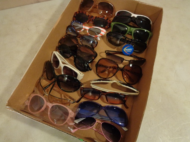 lot 62 image: Lots of New Sunglasses
