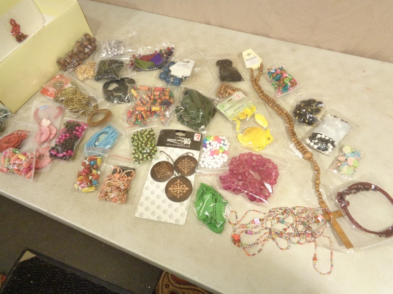 lot 64 image: Lots of New Necklaces