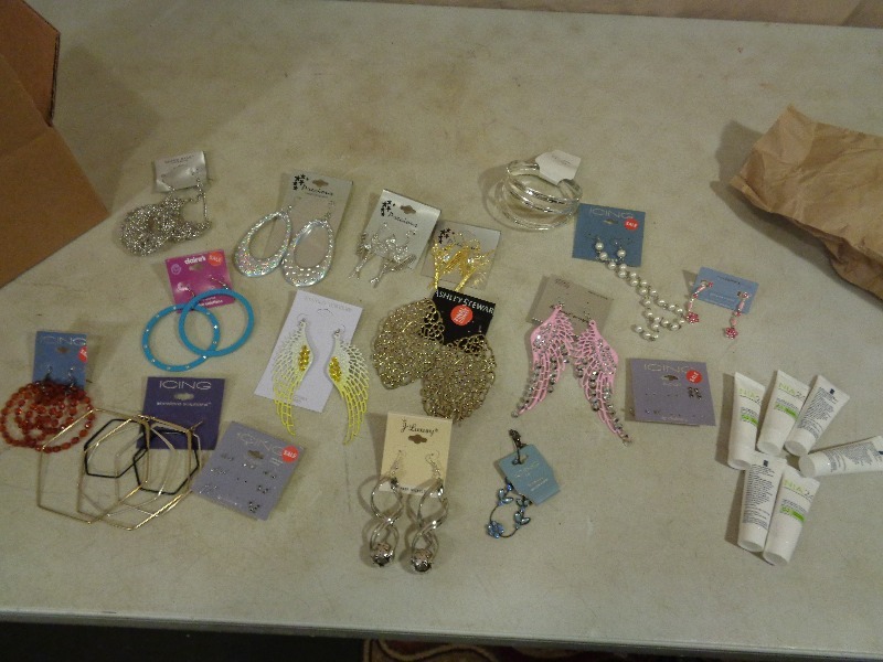 lot 66 image: New Earrings and More