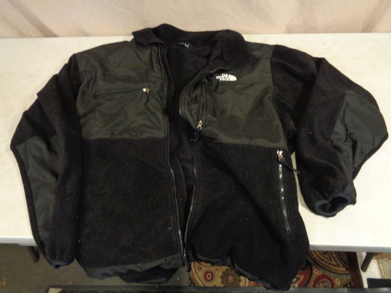 lot 75 image: 4XL The NorthFace Jacket