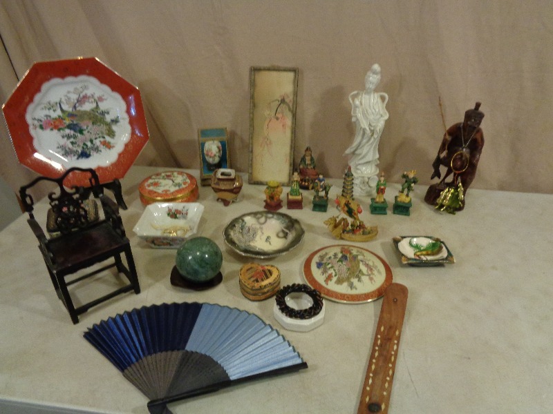 lot 80 image: Asian Inspired Decor Items