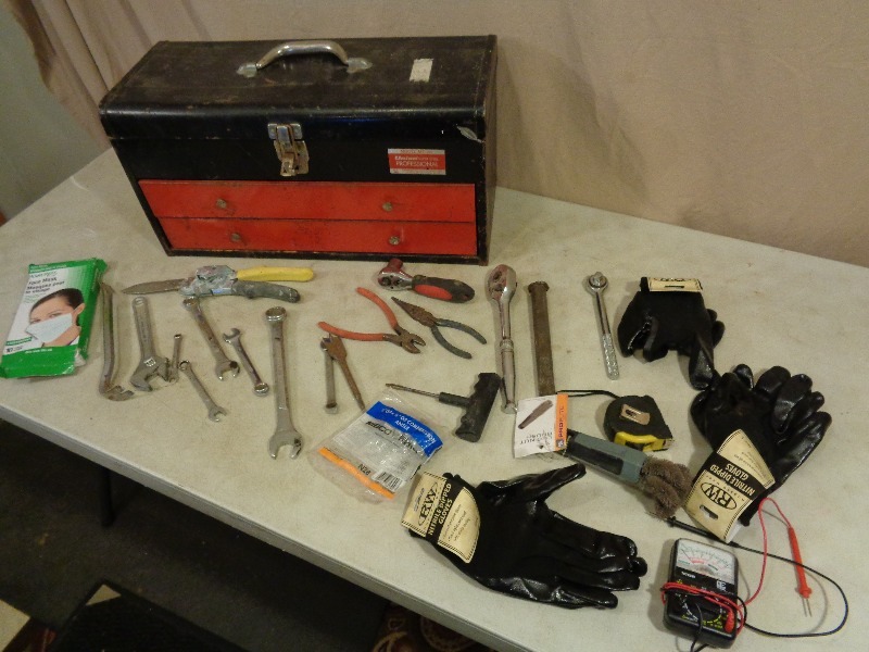 lot 86 image: Tool Box with Assorted Tools