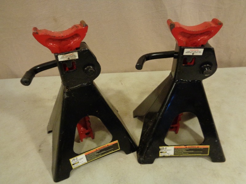 lot 87 image: Jack Stands