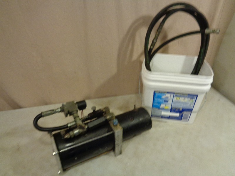 lot 98 image: Hydraulic Pump for Car Hydraulics