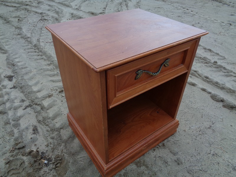 lot 28 image: Night Stand
