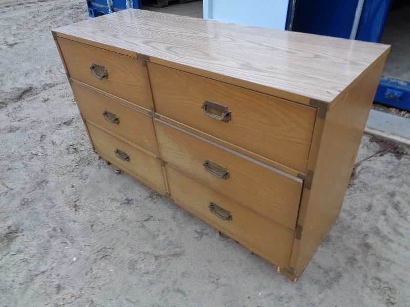 lot 30 image: 6 Drawer Dresser