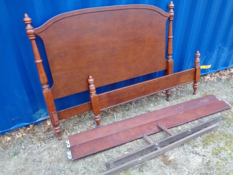 lot 67 image: Queen Bed