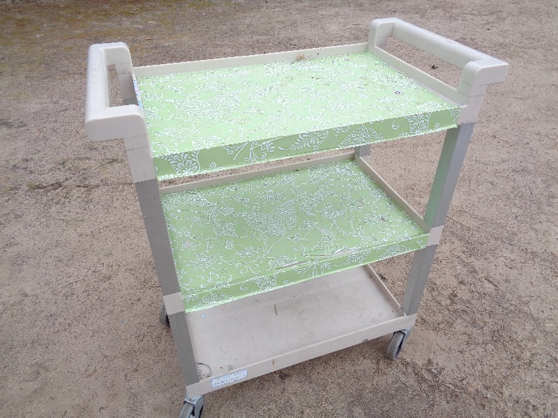 lot 69 image: Rubbermaid Rolling Cart