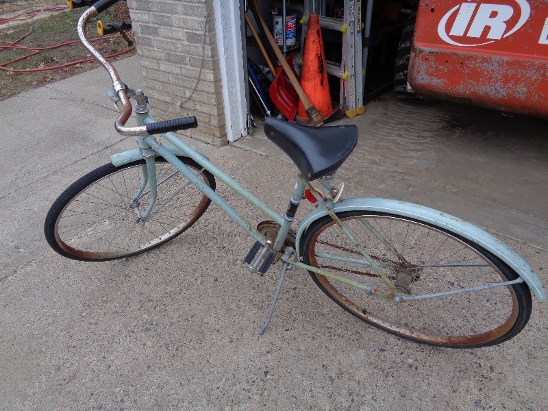 lot 18 image: Old Bike