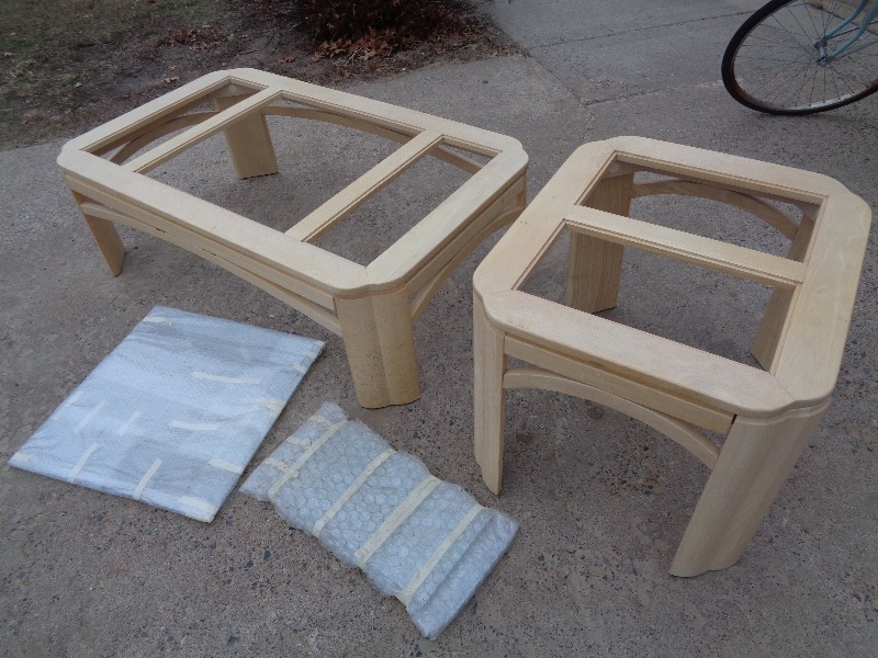 lot 25 image: Coffee Table and End Table