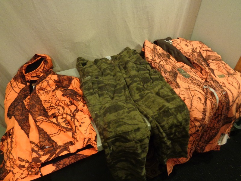 lot 117 image: Hunting Apparel