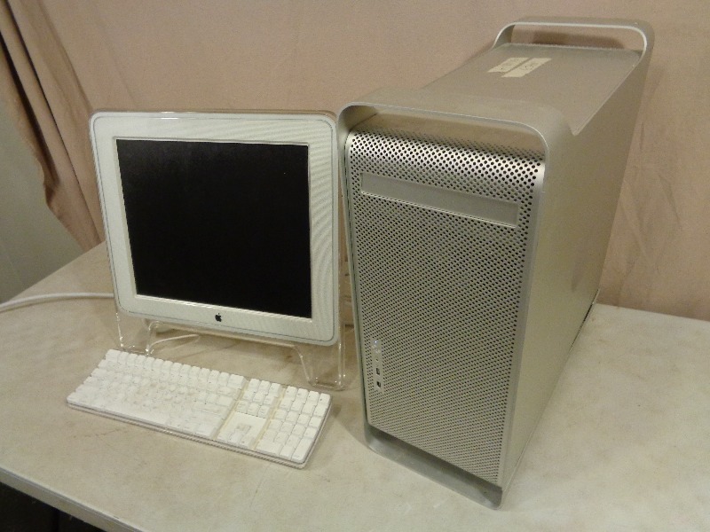 lot 65 image: Apple Power Mac G5 Desktop Computer