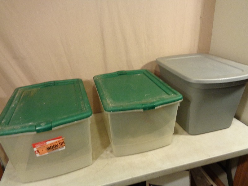 lot 148 image: 3 Assorted Totes with Lids