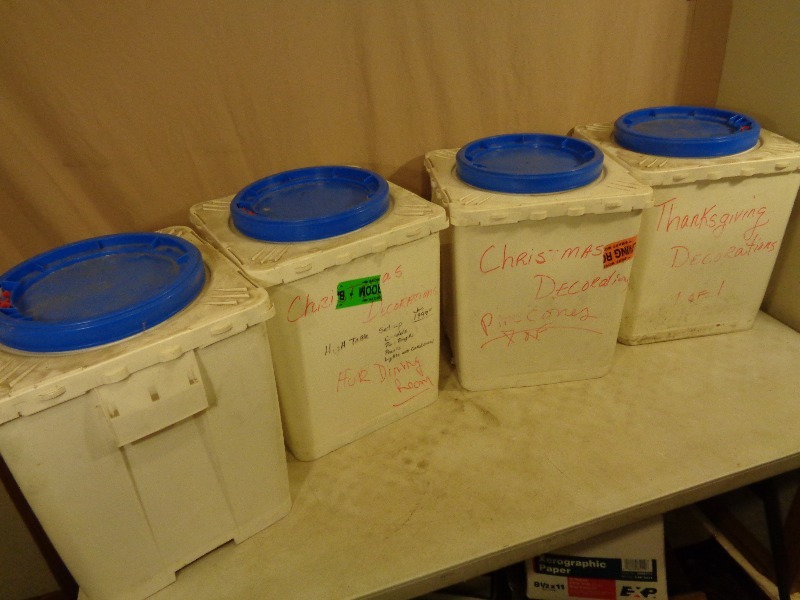 lot 150 image: 4 Storage Containers with Lids