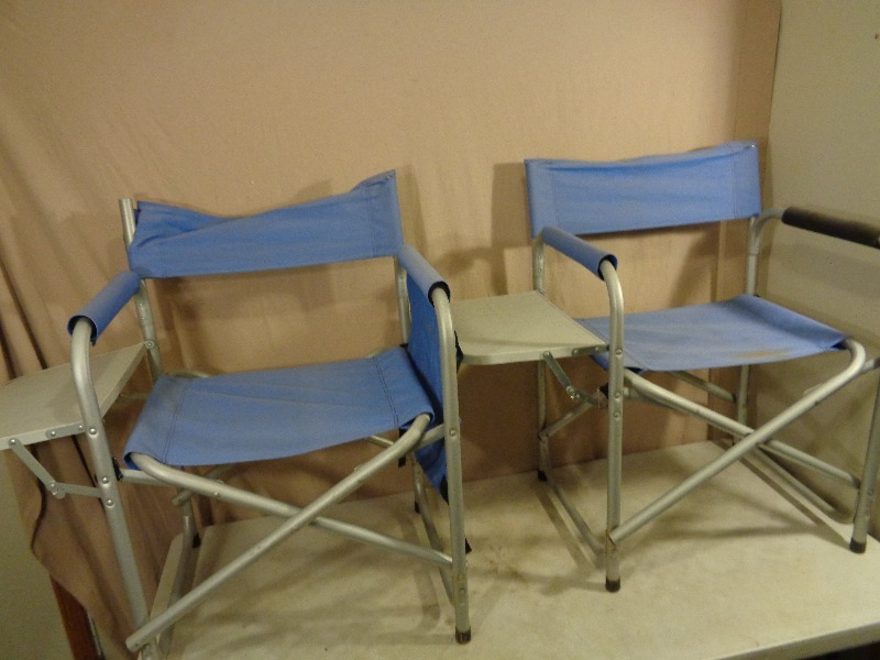 lot 157 image: 2 Folding Chairs with Side Tables