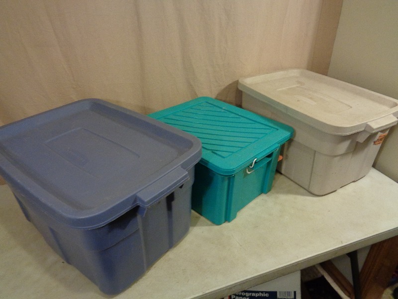 lot 159 image: 3 Assorted Totes with Lids