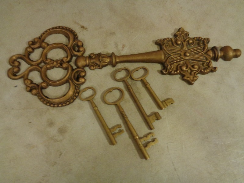 lot 170 image: 5 Large Metal Keys