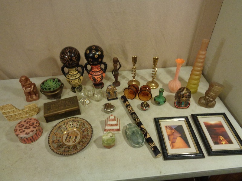 lot 171 image: Egyptian Decor