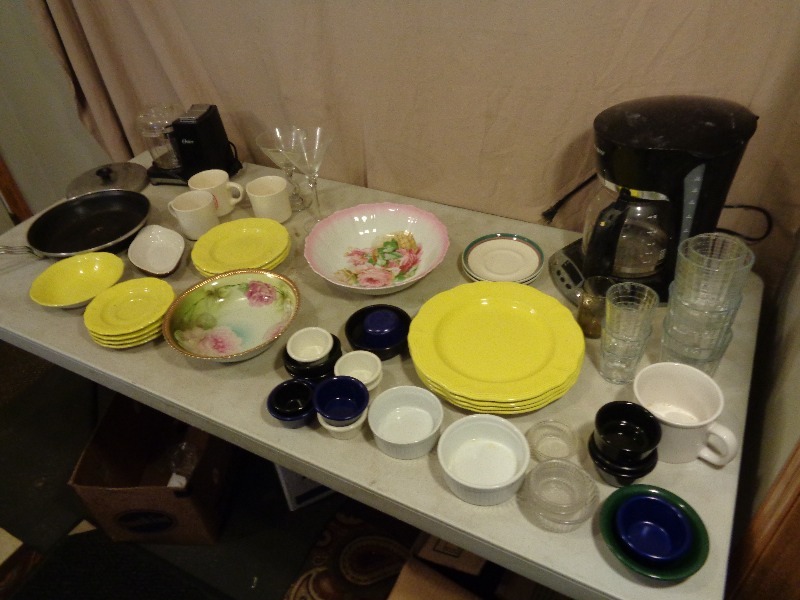 lot 179 image: Kitchen Items